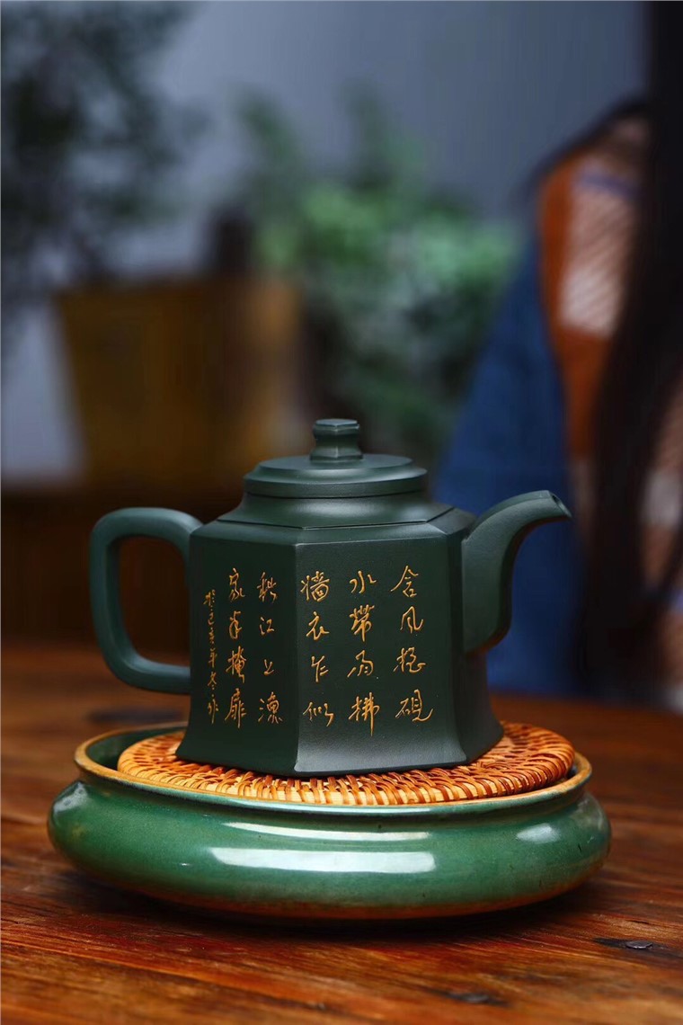 俞震作品 六方金钟图片