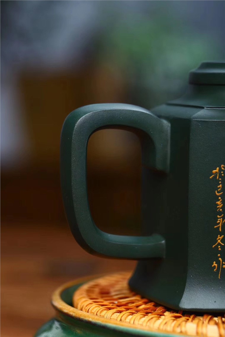 俞震作品 六方金钟图片