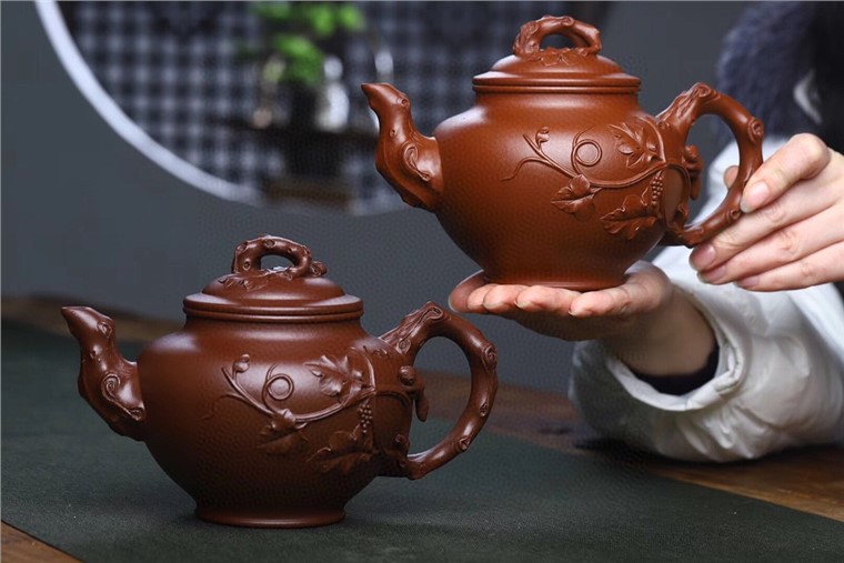 范文杰作品 松鼠葡萄图片