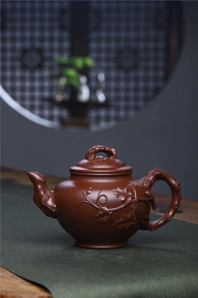 范文杰作品 松鼠葡萄图片