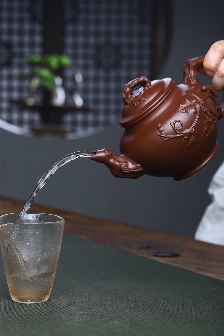 范文杰作品 松鼠葡萄图片