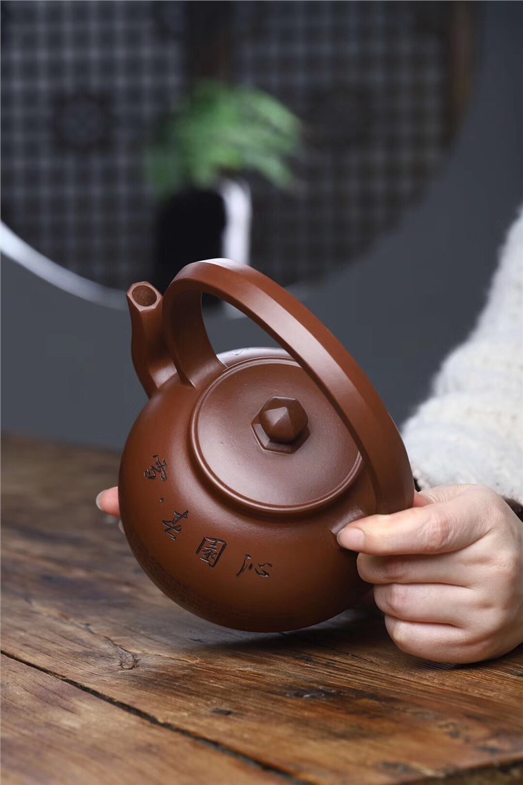 范文杰作品 大彬提梁图片