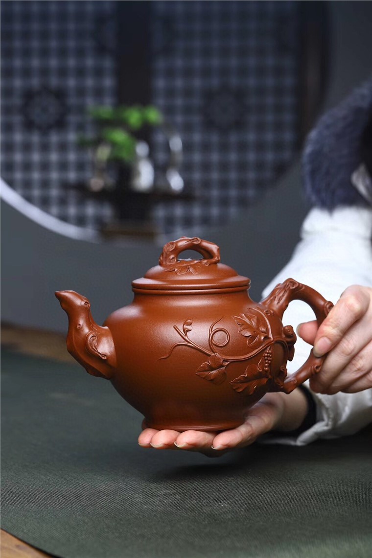 范文杰作品 松鼠葡萄图片