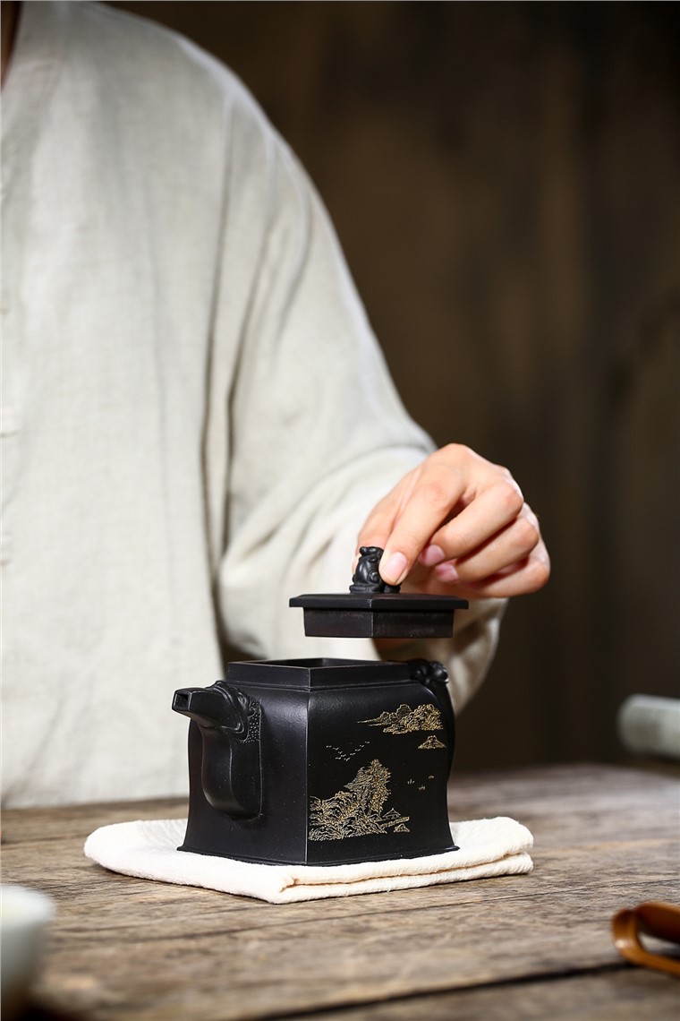 白洪欣作品 龙行四方图片