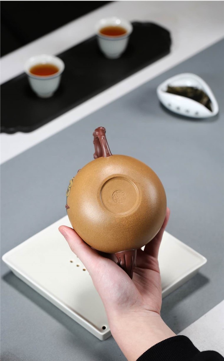 蒋惠娟作品 葡萄壶
