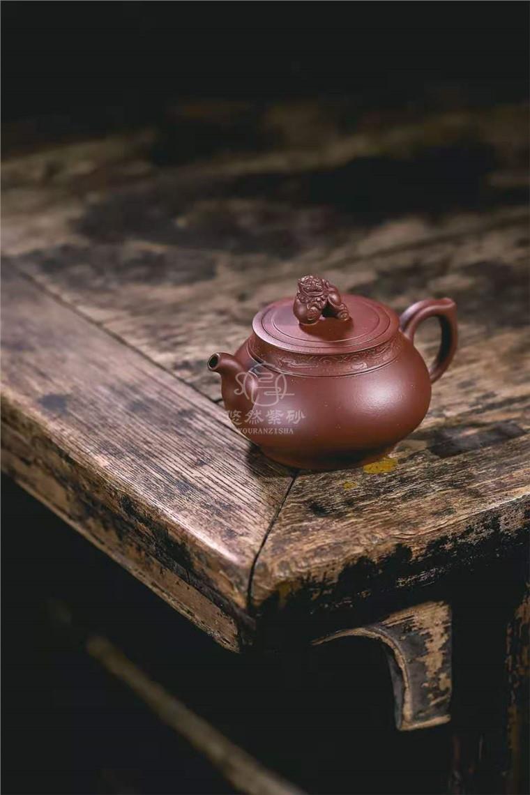 范微琴作品 瑞狮壶