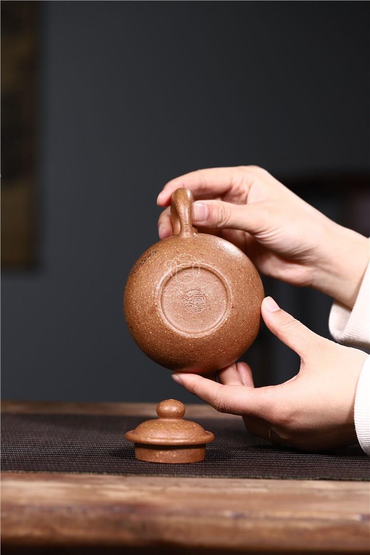 周莹作品 掇球