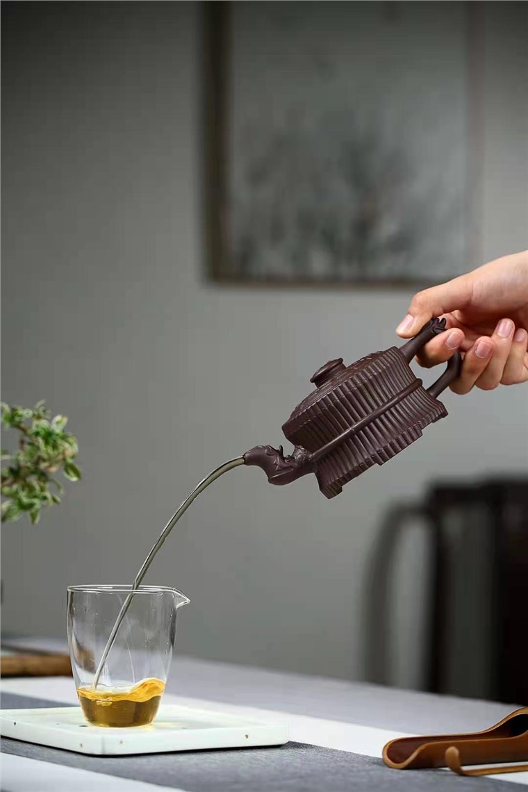 张伟军作品 龙头八卦一捆竹