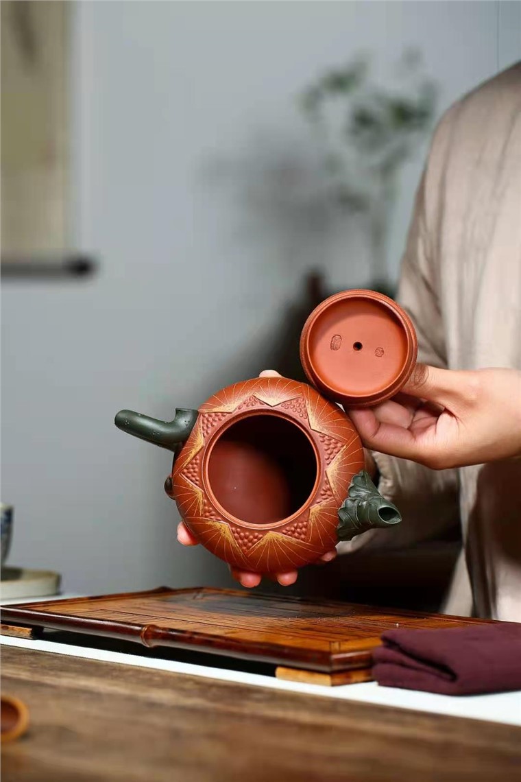 张伟军作品 青蛙莲子套组图片