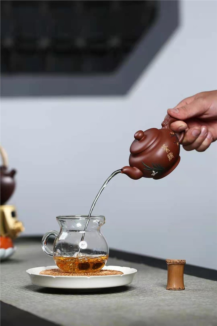陈顺根作品 龙行八方