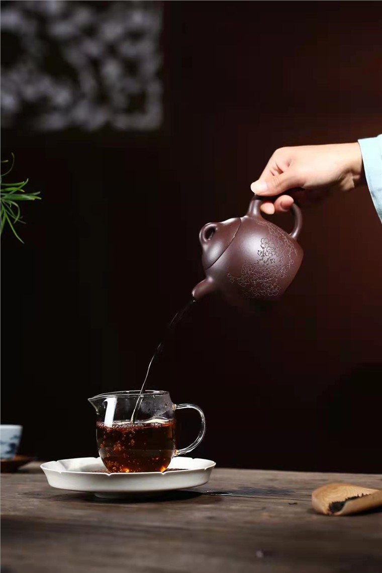 陈顺根作品 秦权壶