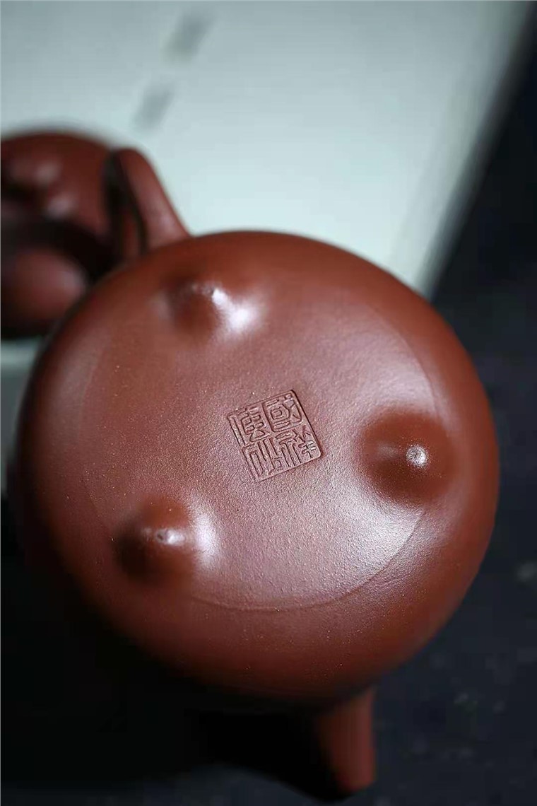 王国祥作品 三足乳丁图片