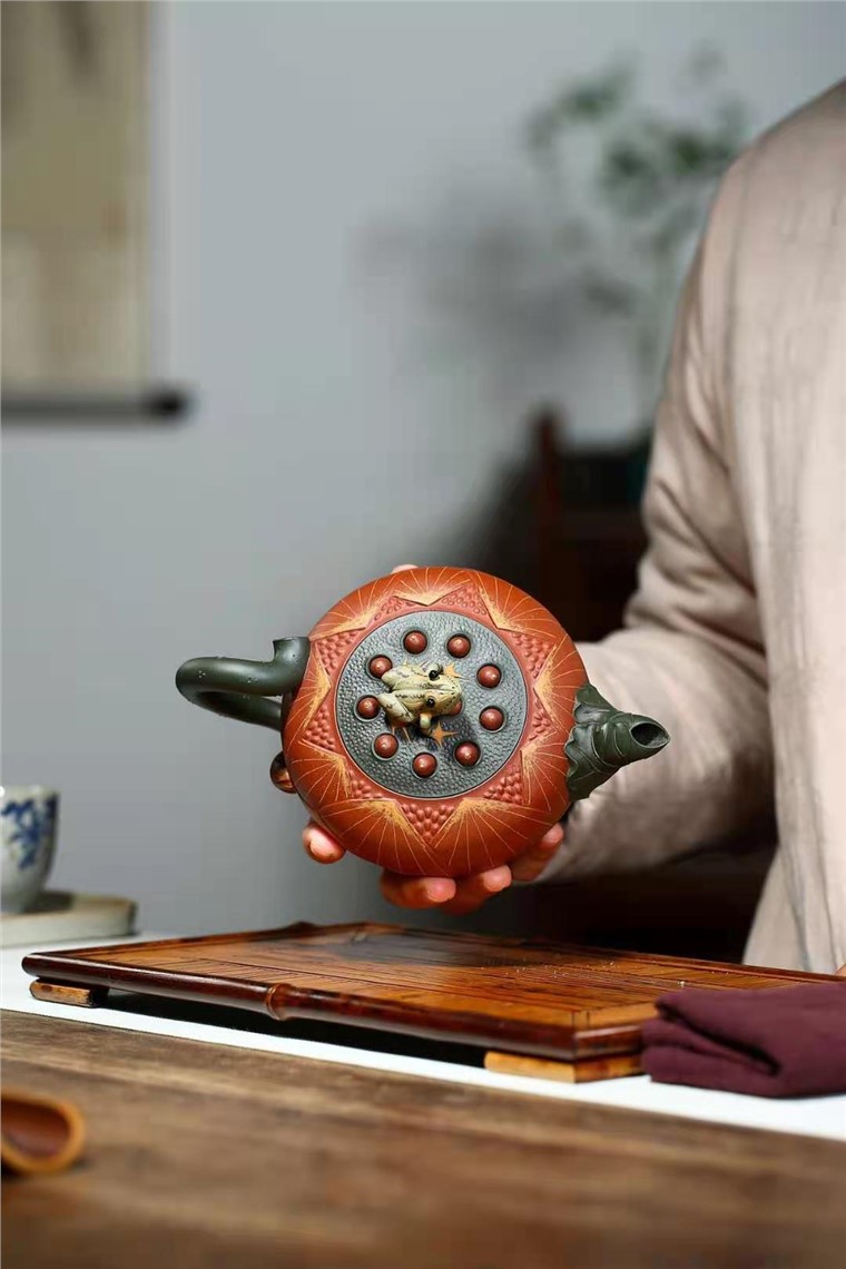 张伟军作品 青蛙莲子套组图片