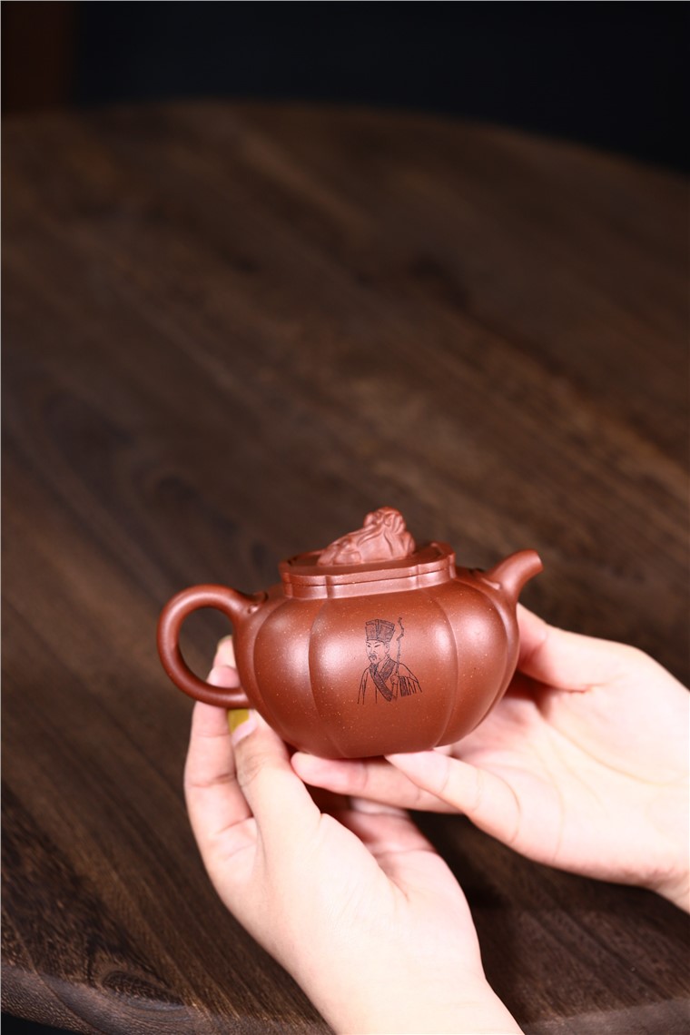 徐勤作品 如意狮球图片