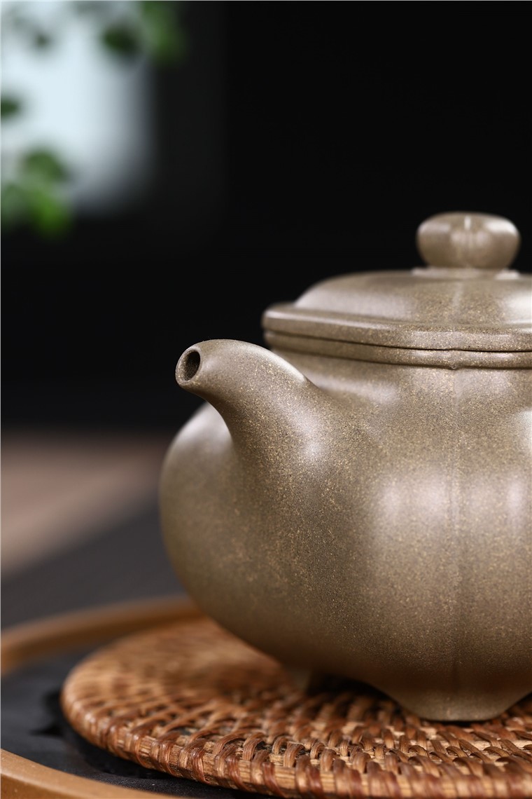 徐勤作品 抽角传炉图片