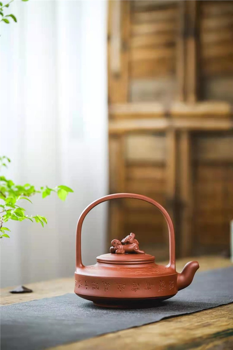 牟锦芬作品 瑞兽提梁图片