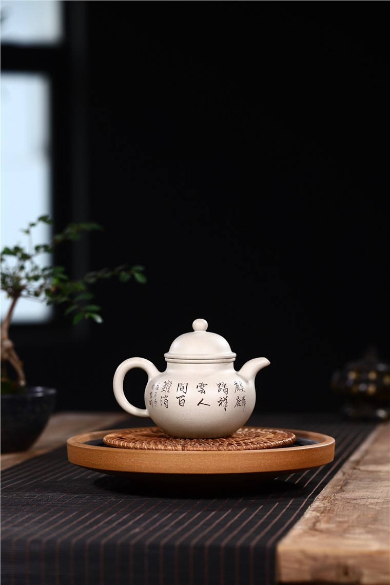 周莹作品 祥瑞掇球图片