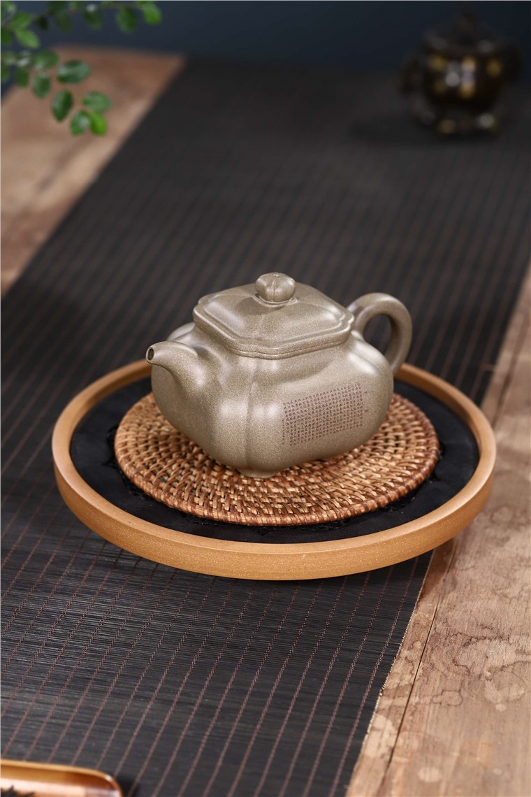 徐勤作品 抽角传炉图片