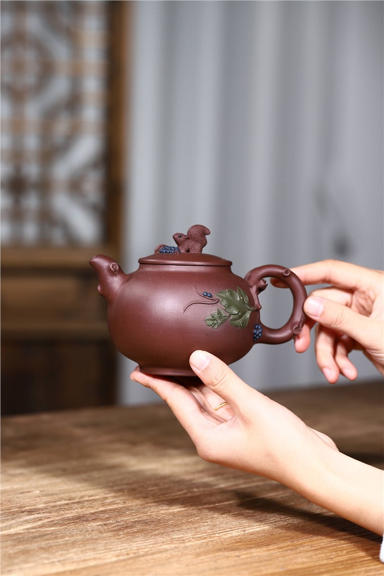 史宗娟作品 松鼠葡萄图片