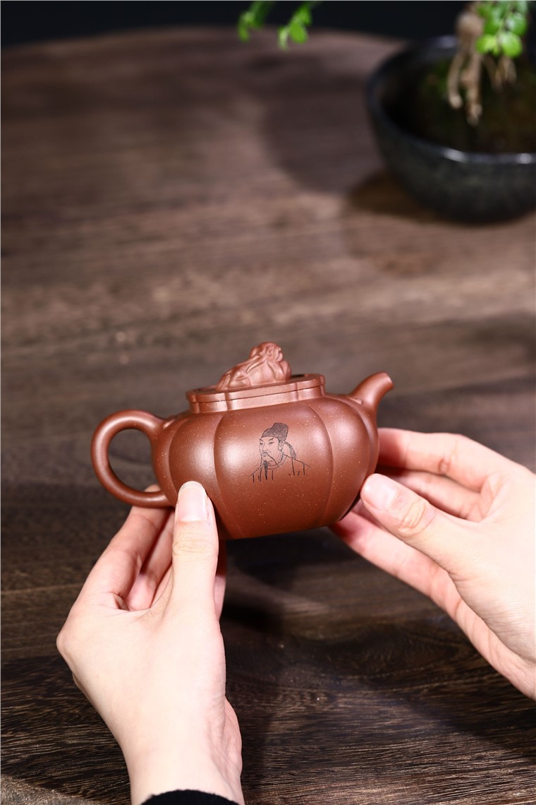 徐勤作品 如意狮球图片