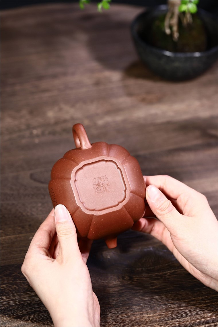 徐勤作品 如意狮球