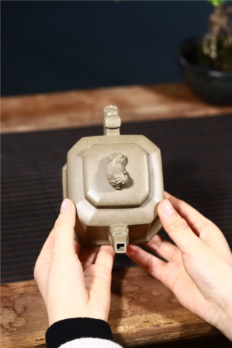 徐勤作品 八方纳福图片