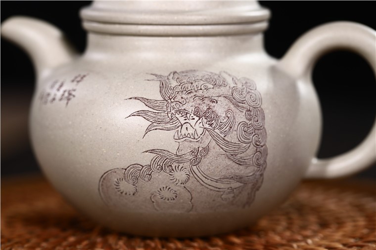 周莹作品 祥瑞掇球图片