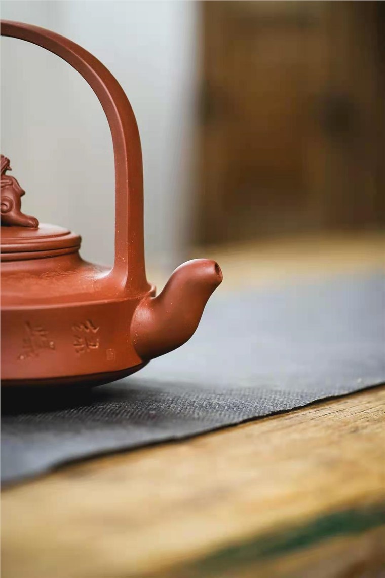 牟锦芬作品 瑞兽提梁图片