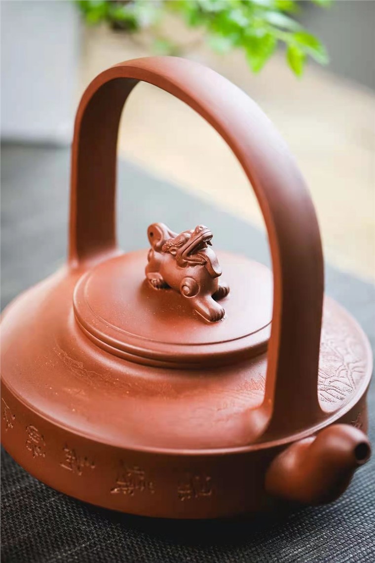 牟锦芬作品 瑞兽提梁图片