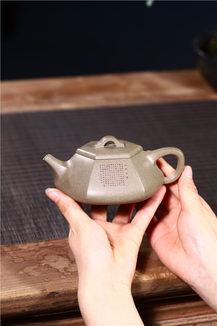 徐勤作品 六方纳瓢图片