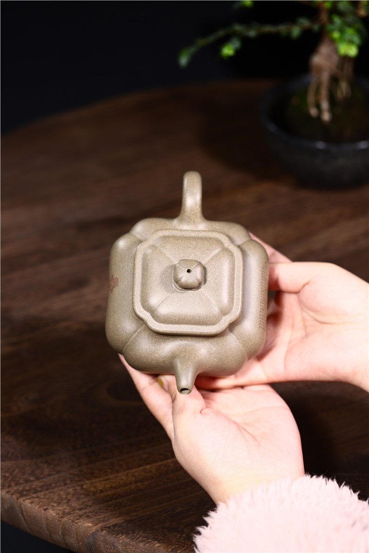 徐勤作品 抽角传炉图片