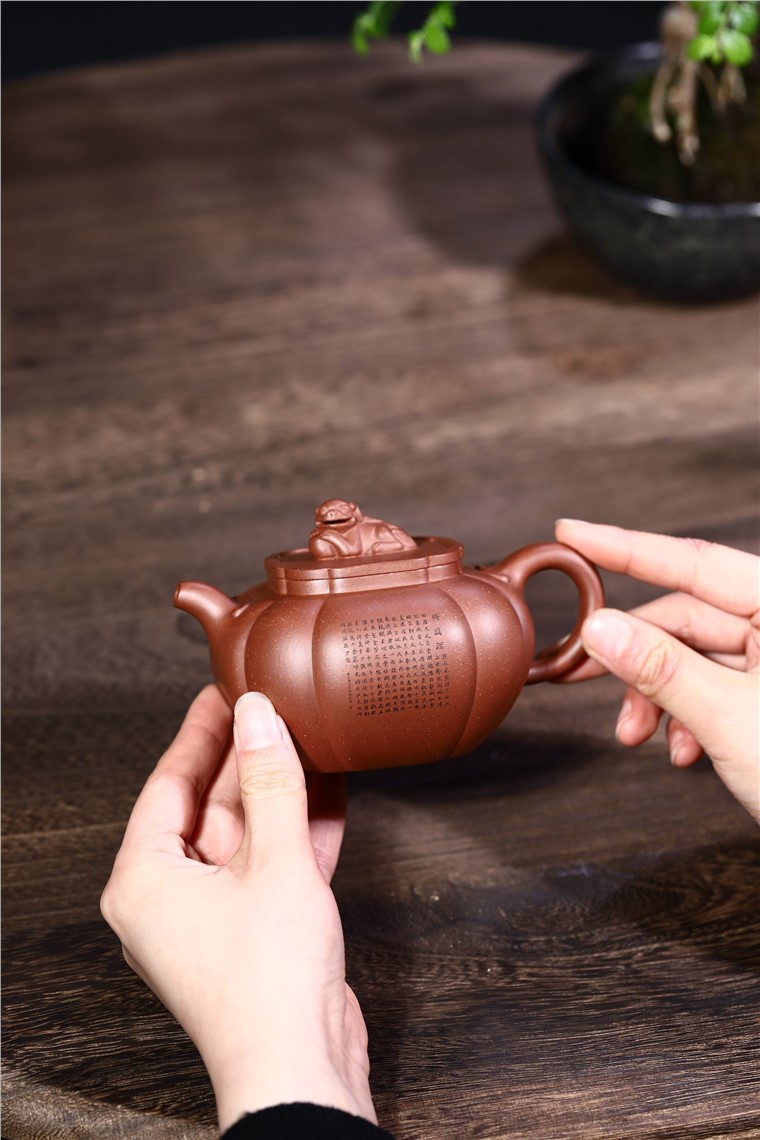 徐勤作品 如意狮球图片