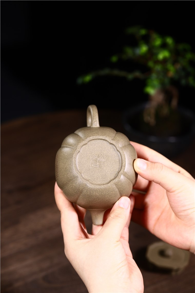 徐勤作品 菱花如意