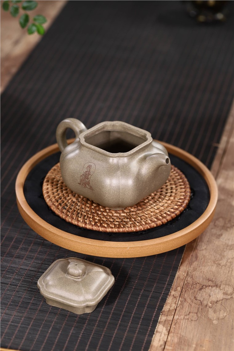 徐勤作品 抽角传炉图片