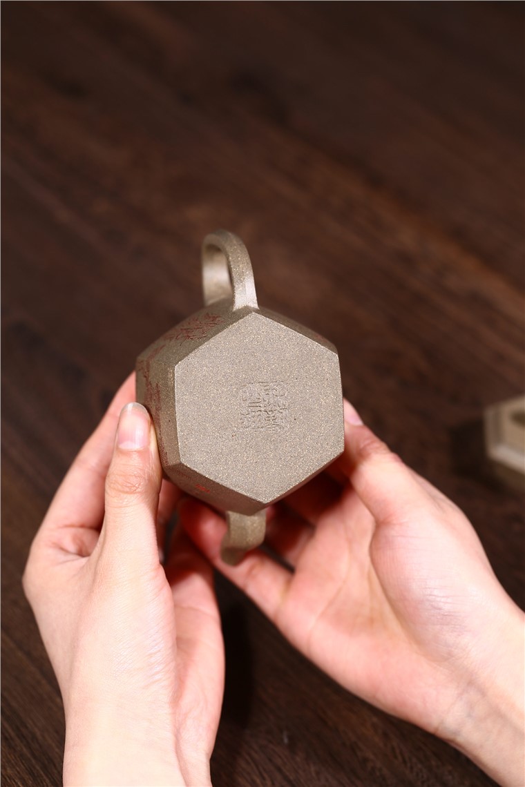 徐勤作品 高宫灯