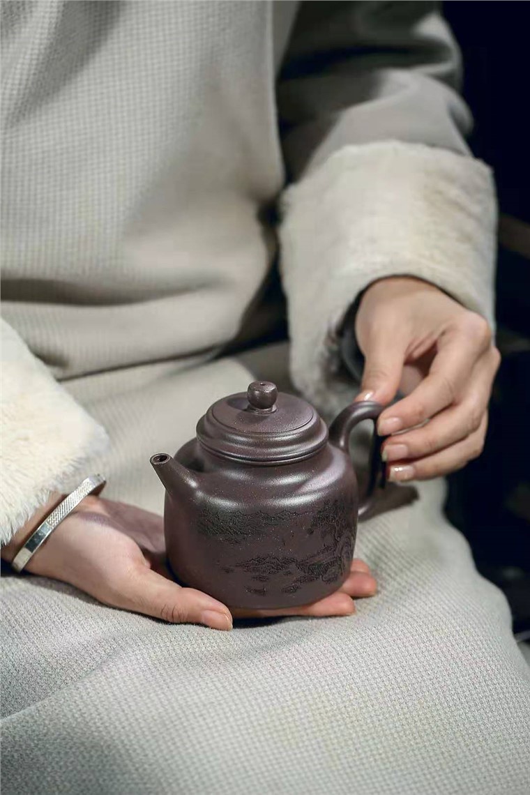 牟锦芬作品 高德钟图片
