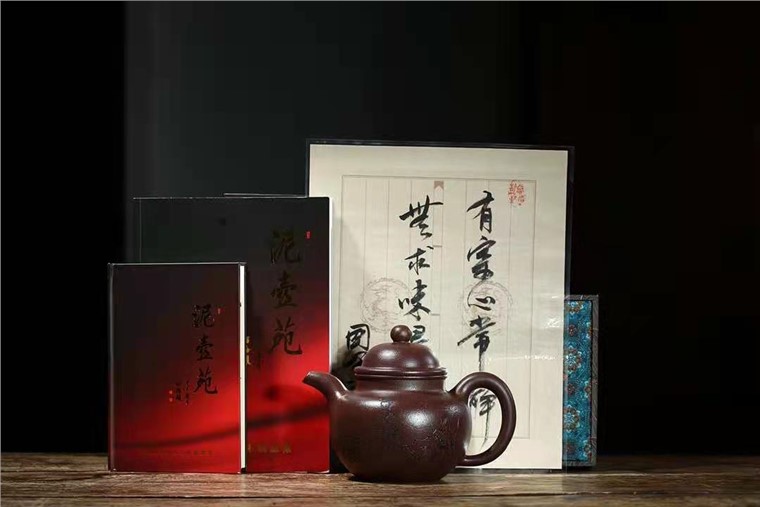 秦国萍作品 寿珍掇球