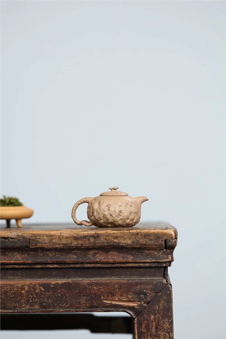 杨菲紫砂壶作品|原矿段泥供春壶180CC纯手工真品怎么样 限定特価 花紋壺 作家品 古美術 アンティーク/コレクション