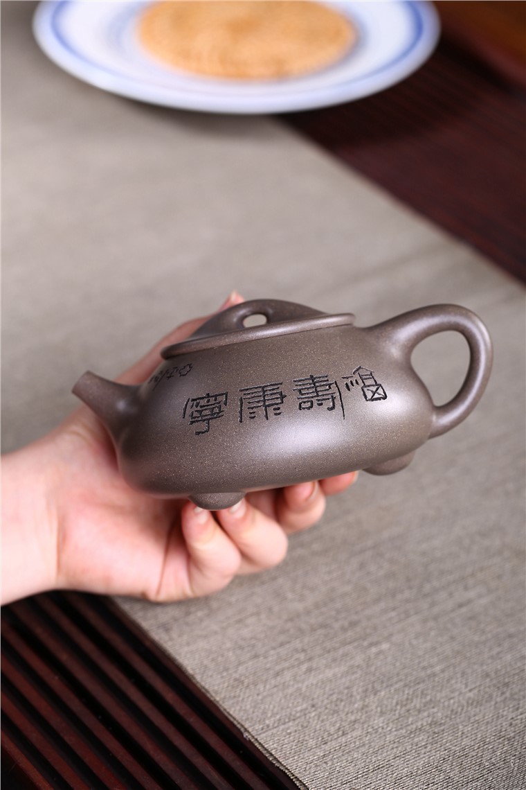 王亚平作品 石瓢