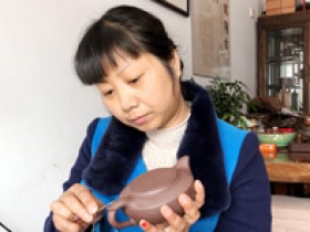 宜兴紫砂名家范彩勤照片