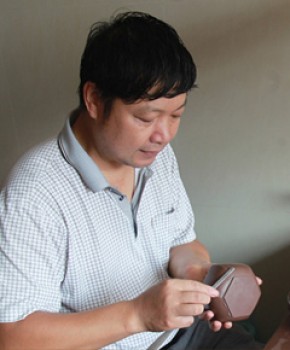 紫砂壶工艺师储立强名家照片