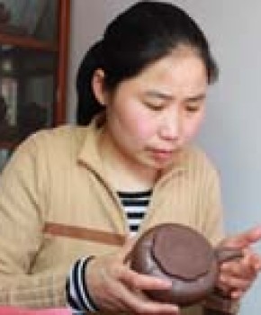 紫砂壶工艺师顾丽萍名家照片