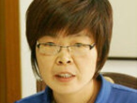 宜兴紫砂名家蒋国娟照片