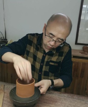 紫砂壶工艺师王卫明名家照片