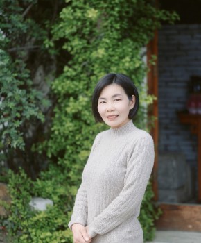 紫砂壶工艺师吴燕群名家照片
