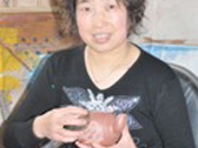 宜兴紫砂名家尹听娣照片