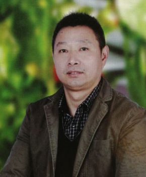 紫砂壶工艺师张暗军名家照片