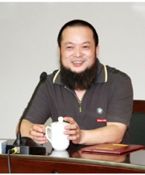 紫砂壶工艺师张正中名家照片