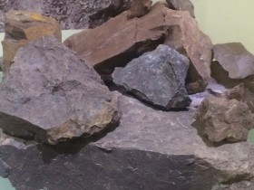 紫砂壶原料是矿石还是泥土？