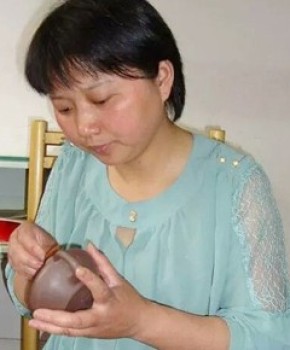 紫砂壶工艺师钱文英名家照片